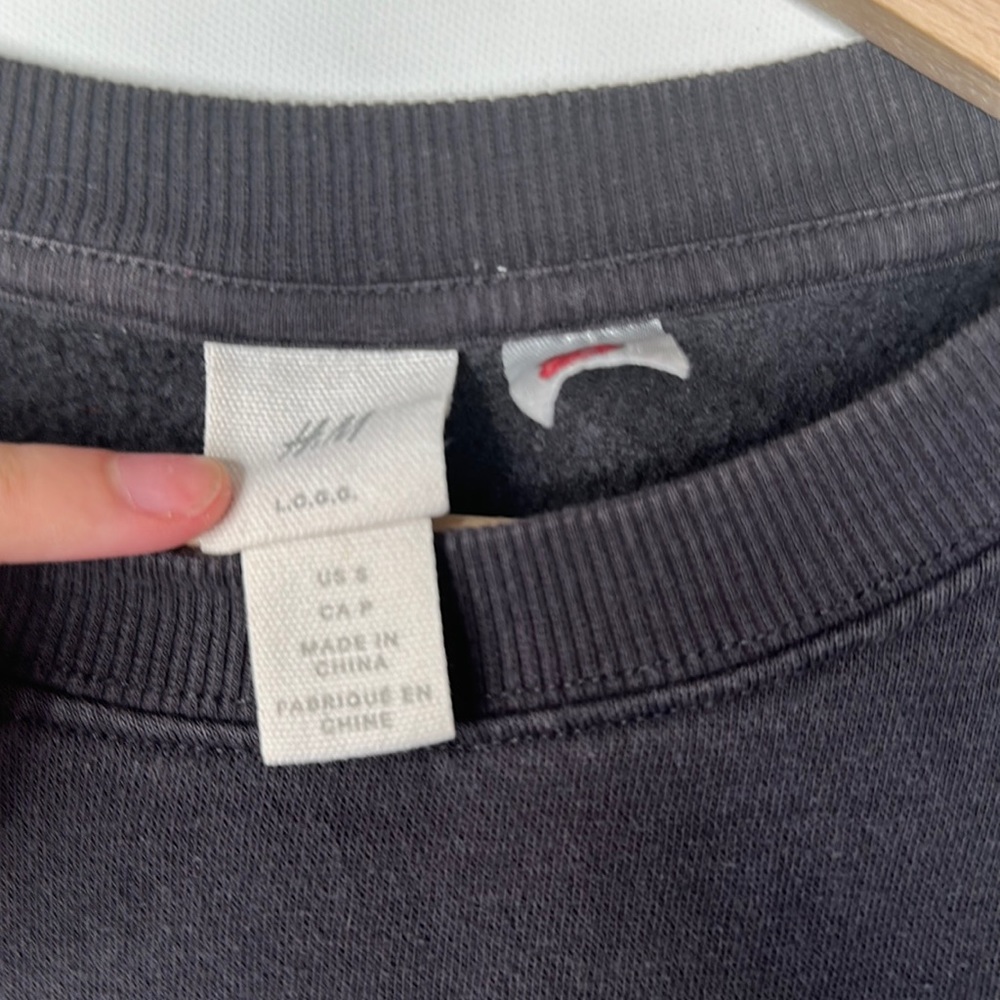 H&M Rolling Stones Sweatshirt Womens Size S Grey Tongue Graphics - Picture 3 of 7